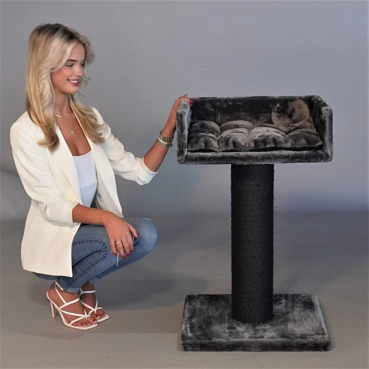 Krabpaal Ragdoll Lounge Blackline Donkergrijs Van RHRQuality